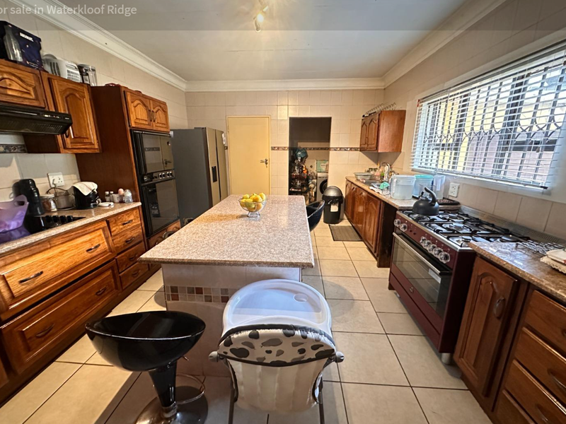 Your Family’s Next Chapter Begins in Waterkloof- Ridge! - Photo 9