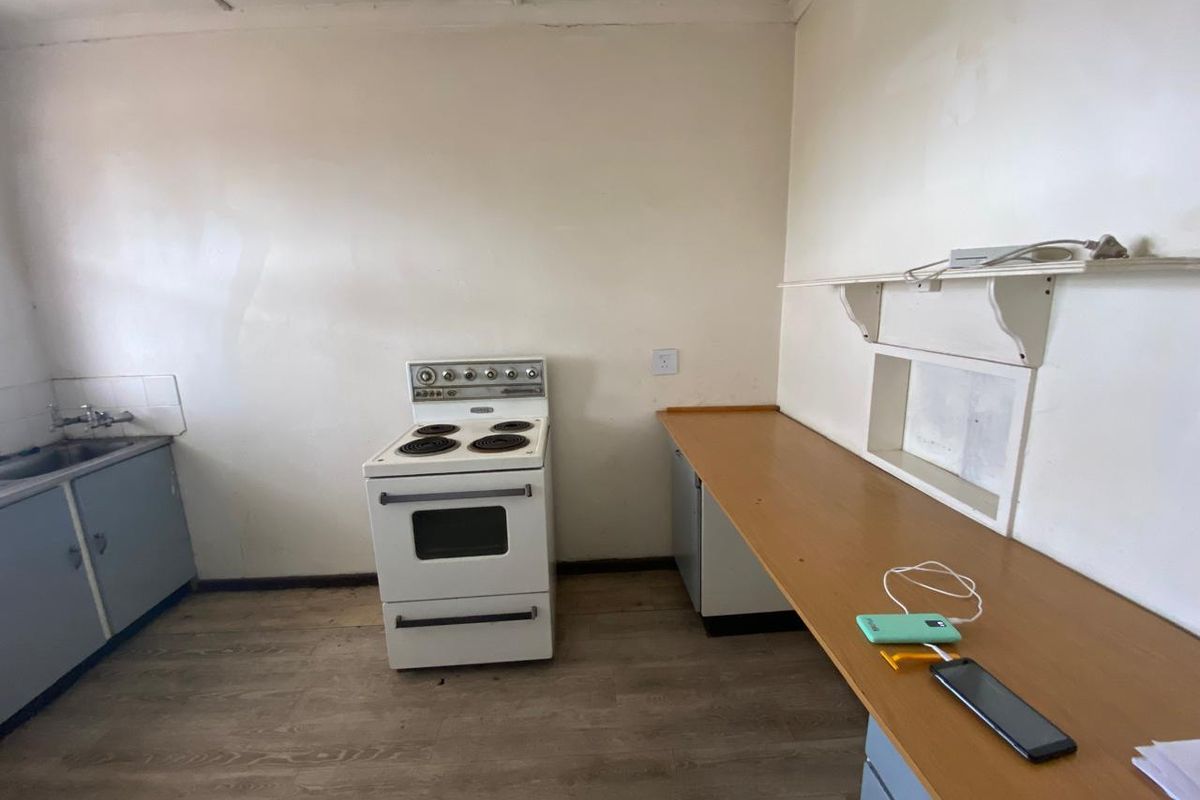 Stunning 2-bedroom apartment in Vanderbijlpark CW 2, perfect for modern living and convenience! - Photo 3