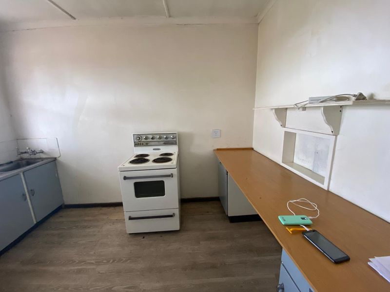 Stunning 2-bedroom apartment in Vanderbijlpark CW 2, perfect for modern living and convenience! - Photo 3