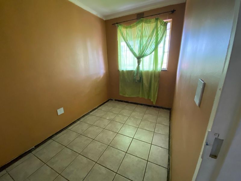 Stunning 2-bedroom apartment in Vanderbijlpark CW 2, perfect for modern living and convenience! - Photo 10
