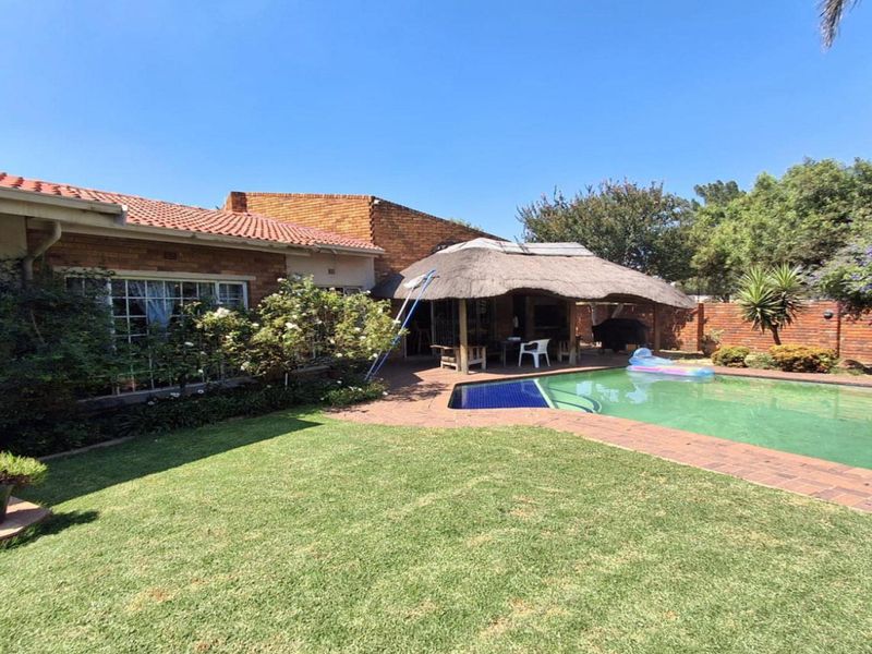 BEST BUY BY FAR Under market value - Photo 7