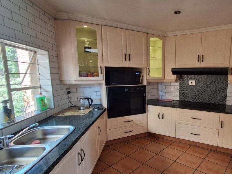 BEST BUY BY FAR Under market value - Photo 4