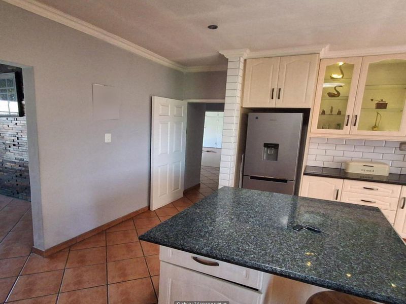 BEST BUY BY FAR Under market value - Photo 8