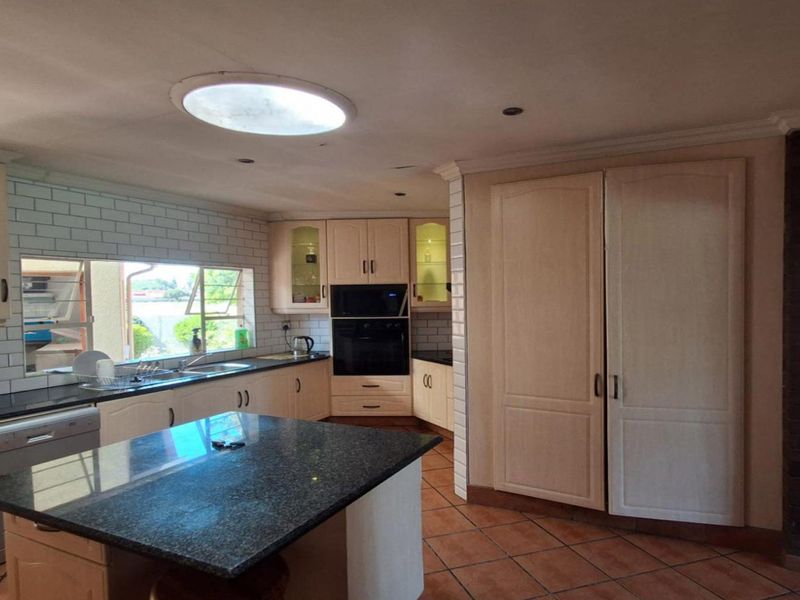 BEST BUY BY FAR Under market value - Photo 9