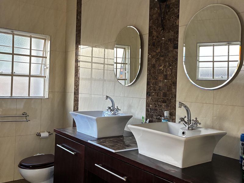 BEST BUY BY FAR Under market value - Photo 3