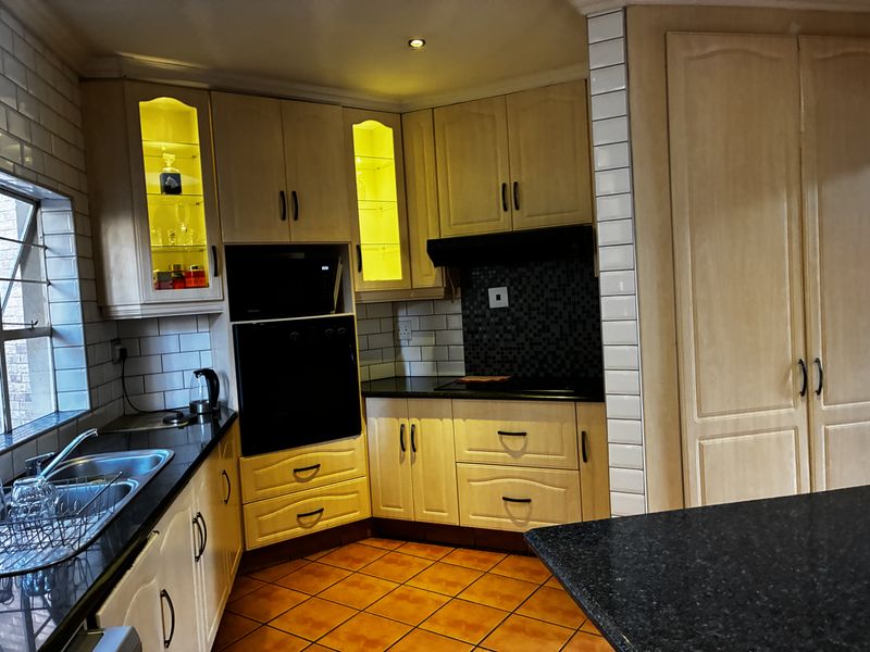 BEST BUY BY FAR Under market value - Photo 2