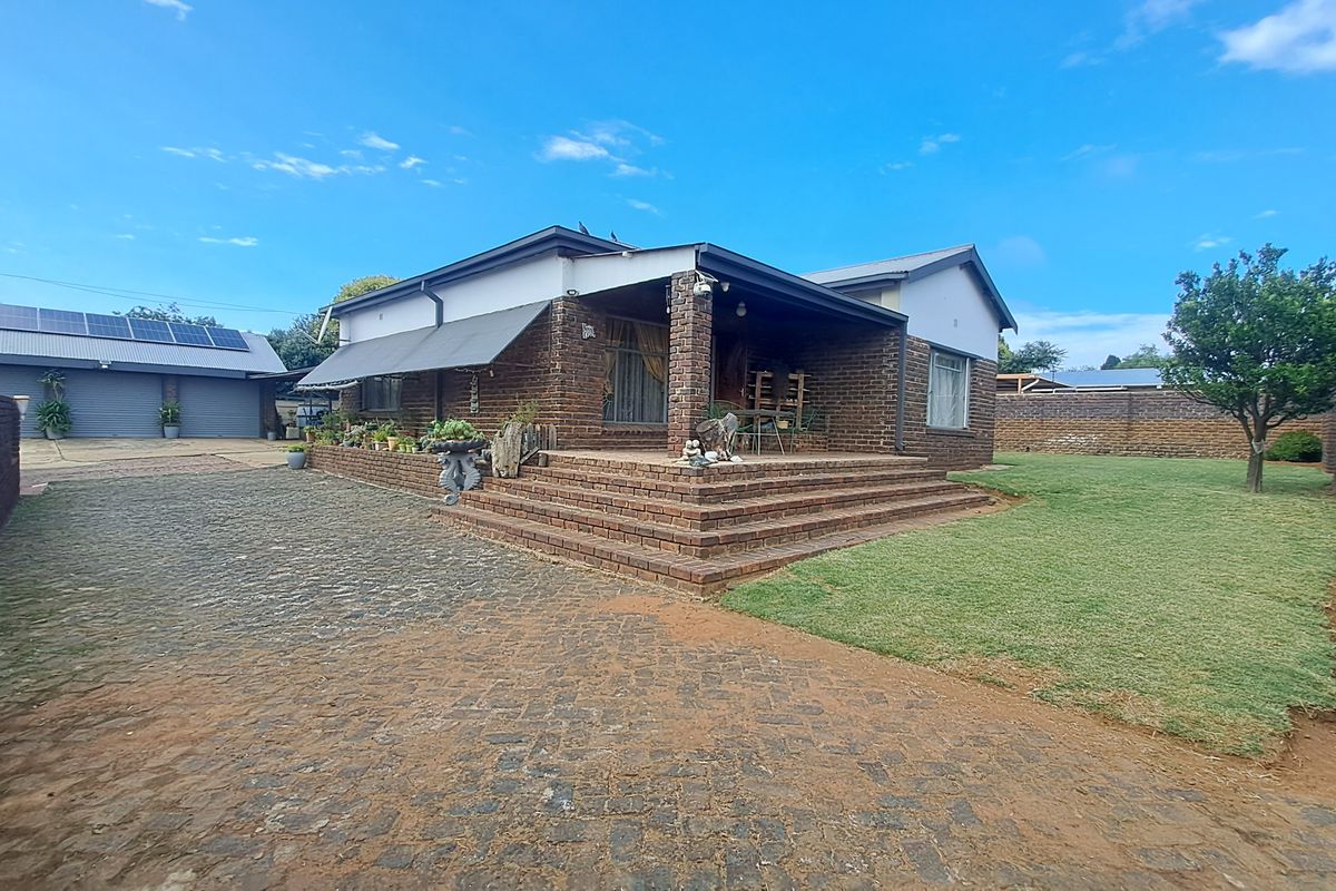 Dual Living | Flats | Rental Income | Pool | Large Family Home with Teen Pad Potential - Photo 2