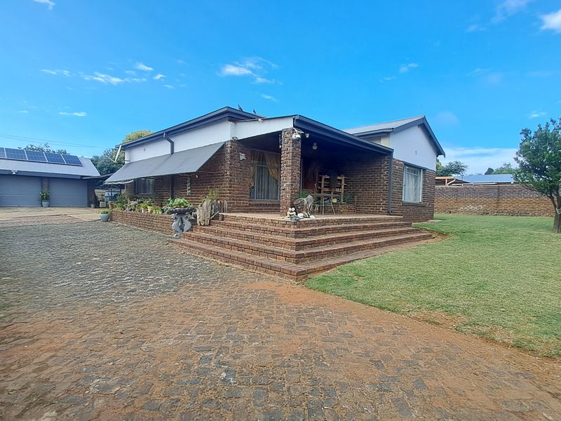 Dual Living | Flats | Rental Income | Pool | Large Family Home with Teen Pad Potential - Photo 2