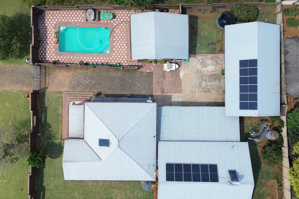 Dual Living | Flats | Rental Income | Pool | Large Family Home with Teen Pad Potential - Photo 4