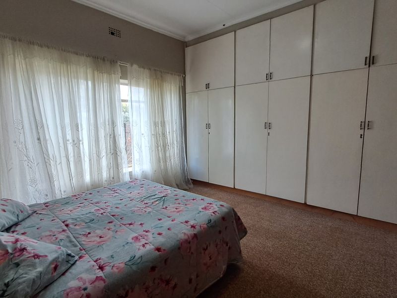 Dual Living | Flats | Rental Income | Pool | Large Family Home with Teen Pad Potential - Photo 9