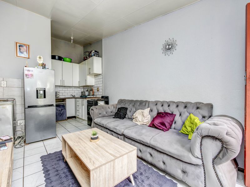 2 Bed, 1 Bath Unit in SS Bridgetown - Photo 2