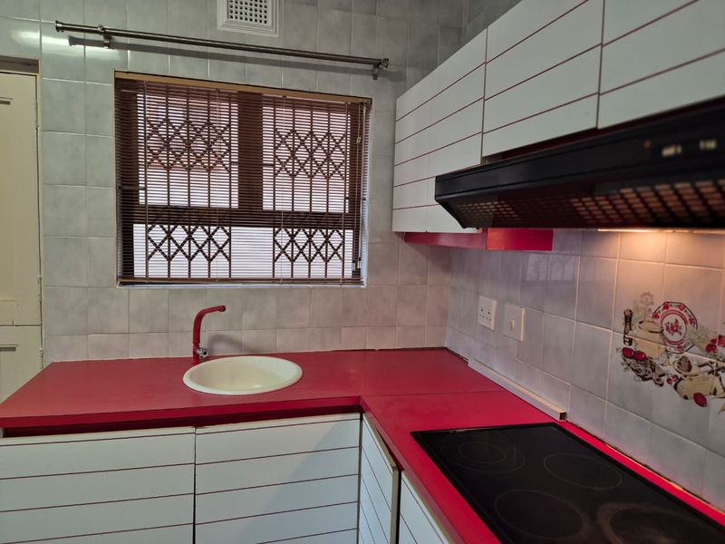 " Spacious 6 Bedroom Haven In Shallcross " - Photo 2