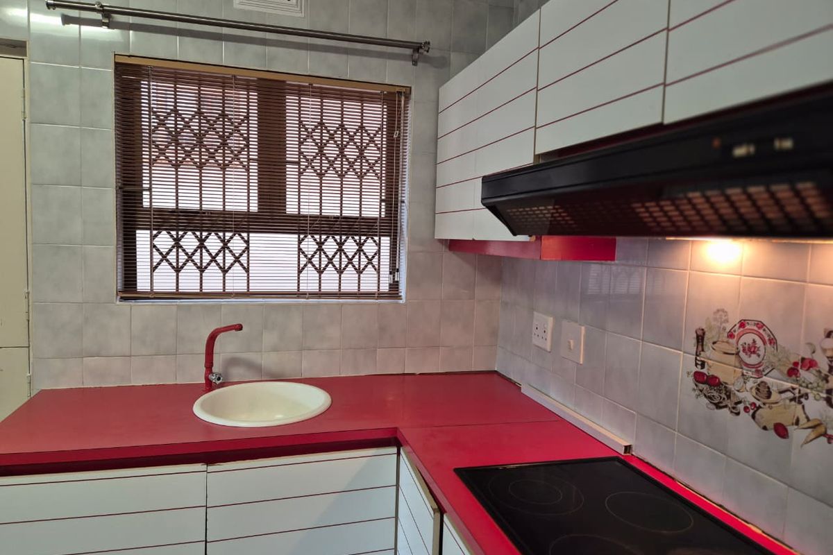 " Spacious 6 Bedroom Haven In Shallcross " - Photo 3