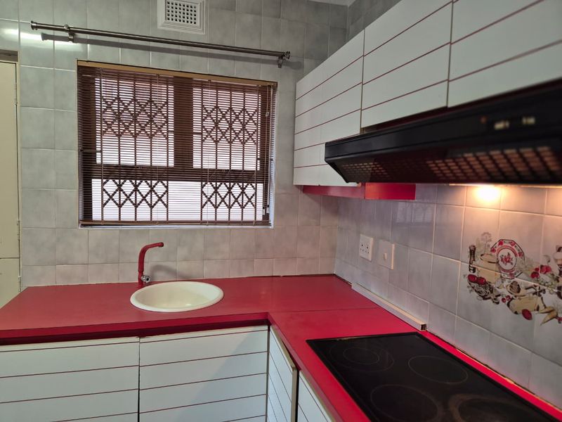 " Spacious 6 Bedroom Haven In Shallcross " - Photo 3