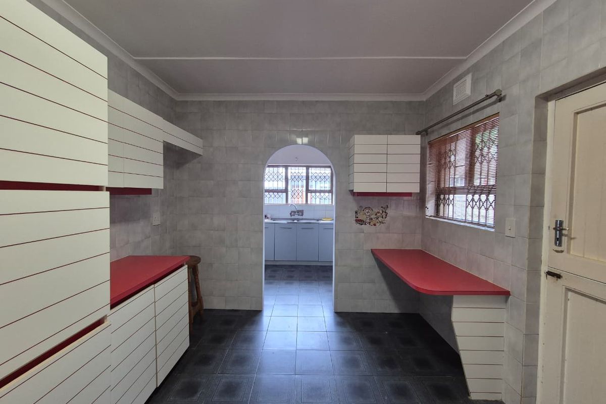 " Spacious 6 Bedroom Haven In Shallcross " - Photo 5