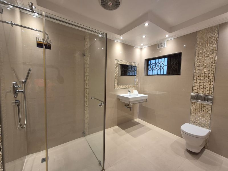 " Spacious 6 Bedroom Haven In Shallcross " - Photo 9