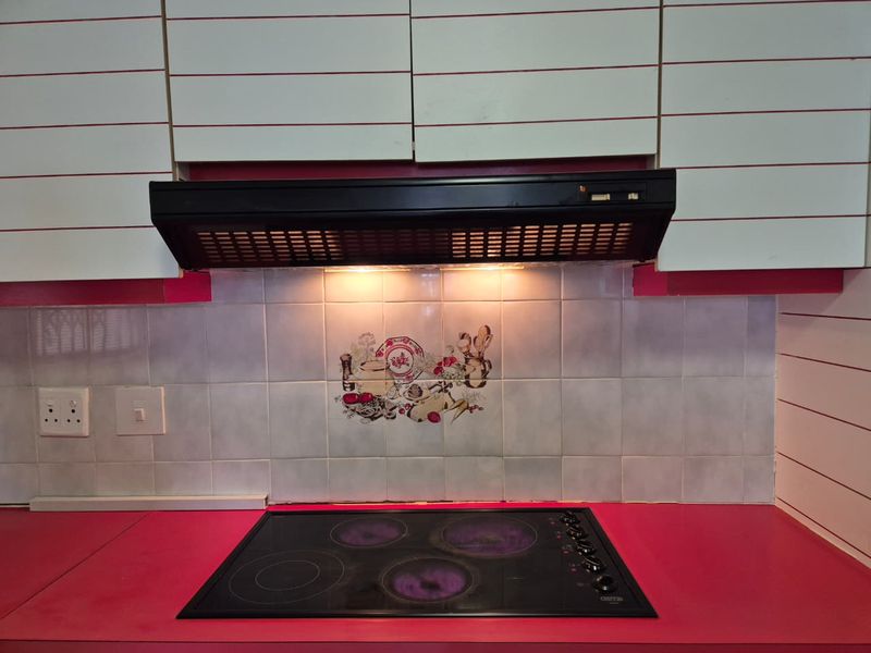 " Spacious 6 Bedroom Haven In Shallcross " - Photo 4