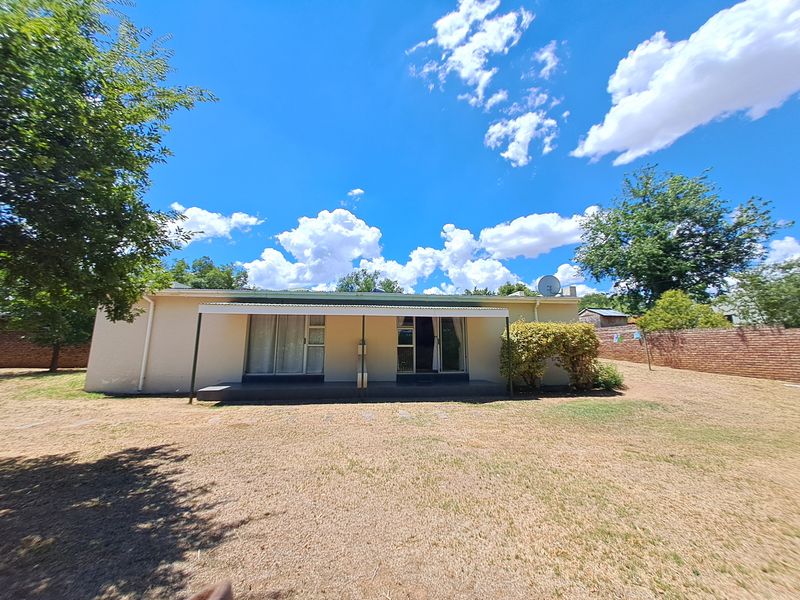 Modern Dual-Unit Residence with Spacious Yard - Photo 1