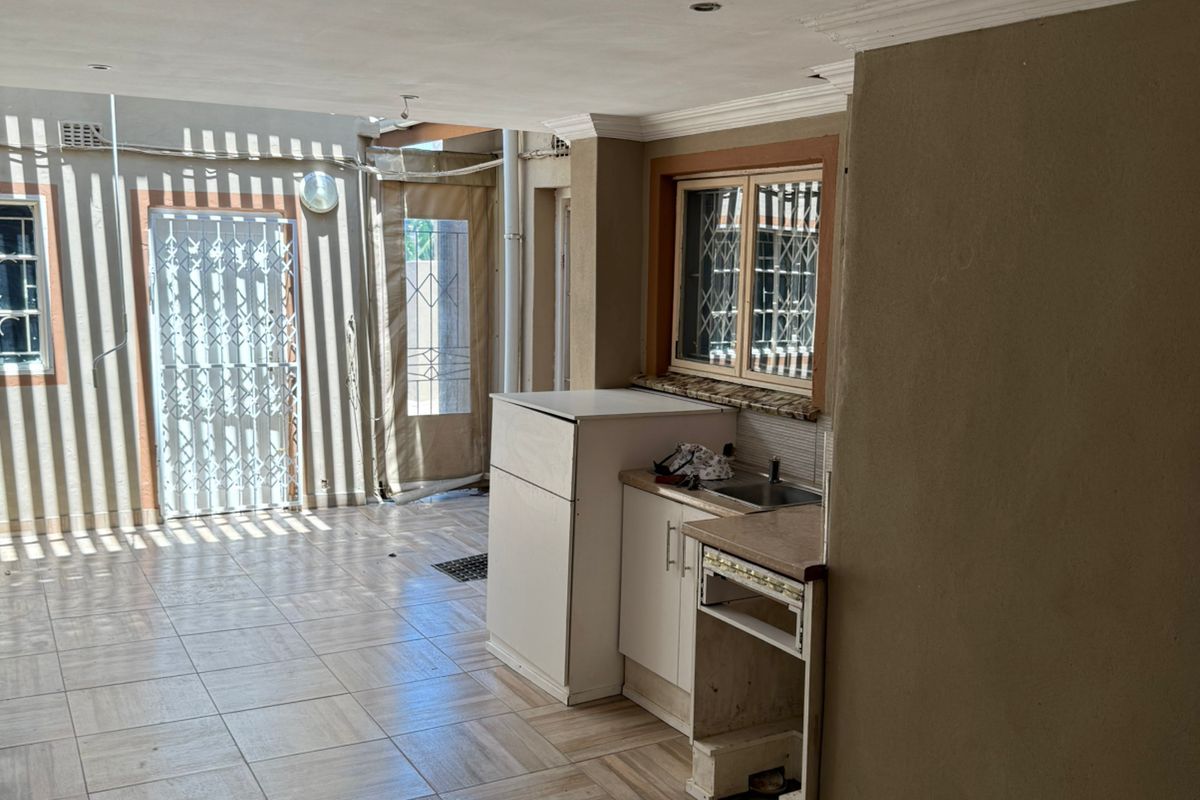 Ideal cosmo family home perfectly positioned and much sought after - Photo 3