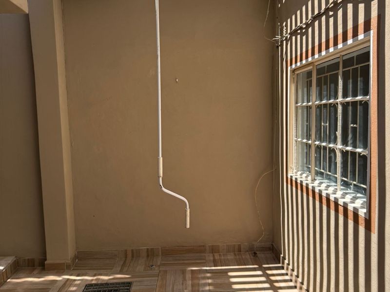 Ideal cosmo family home perfectly positioned and much sought after - Photo 5