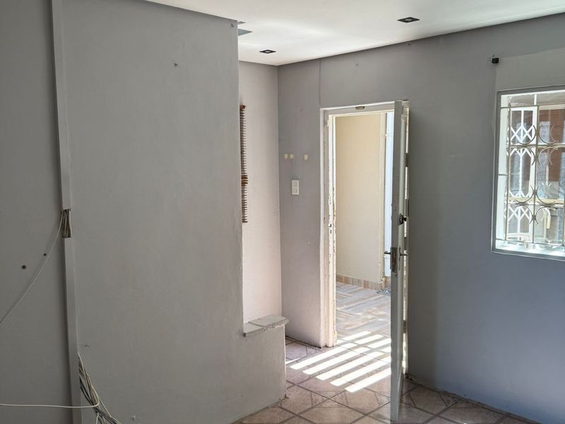 Ideal cosmo family home perfectly positioned and much sought after - Photo 9