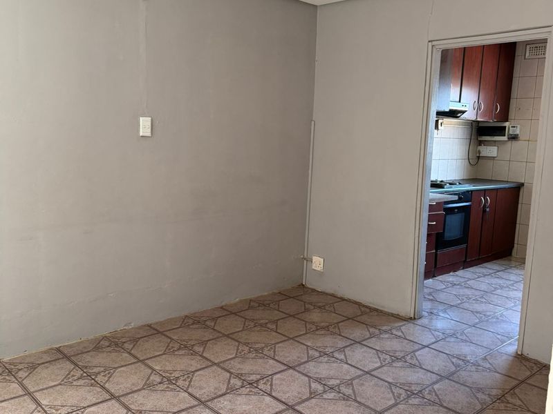 Ideal cosmo family home perfectly positioned and much sought after - Photo 8