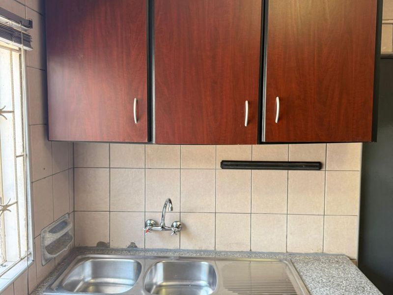 Ideal cosmo family home perfectly positioned and much sought after - Photo 7