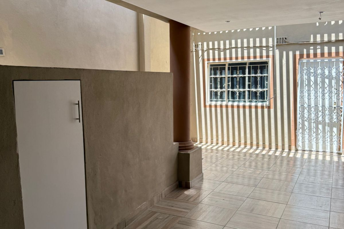 Ideal cosmo family home perfectly positioned and much sought after - Photo 4