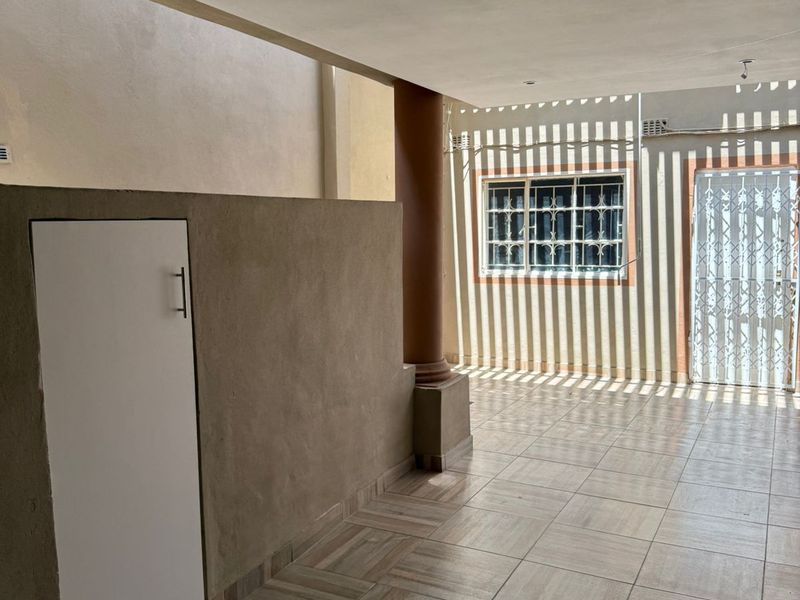 Ideal cosmo family home perfectly positioned and much sought after - Photo 4