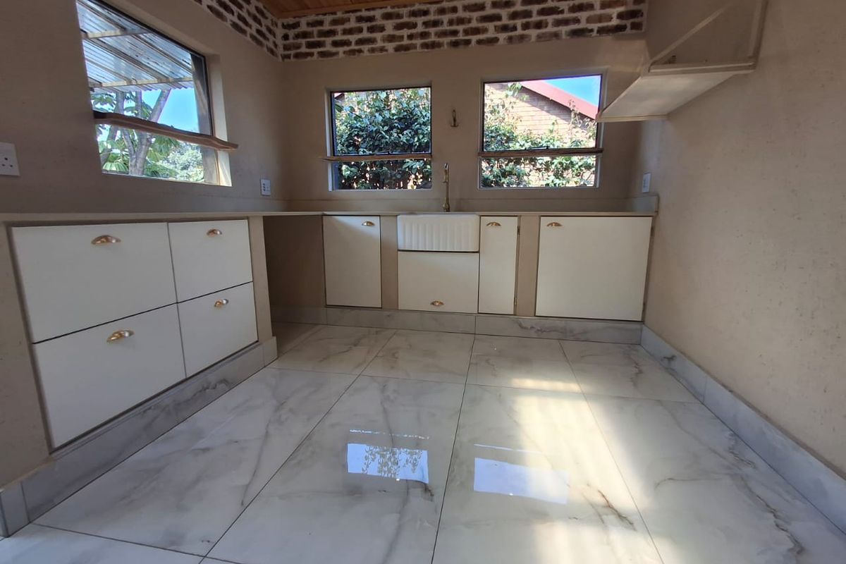 3-Bedroom Townhouse with Garden & Excellent Parking in Ninapark - Photo 5