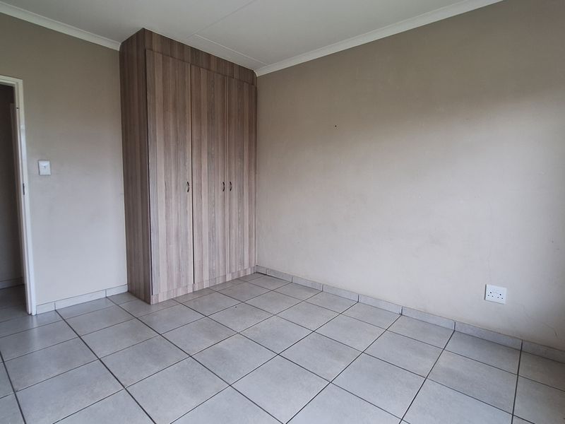 Spacious Family Living with Comfort and Security - Photo 8