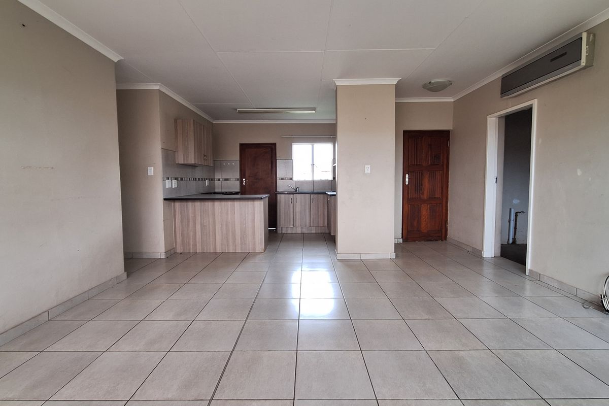 Spacious Family Living with Comfort and Security - Photo 2