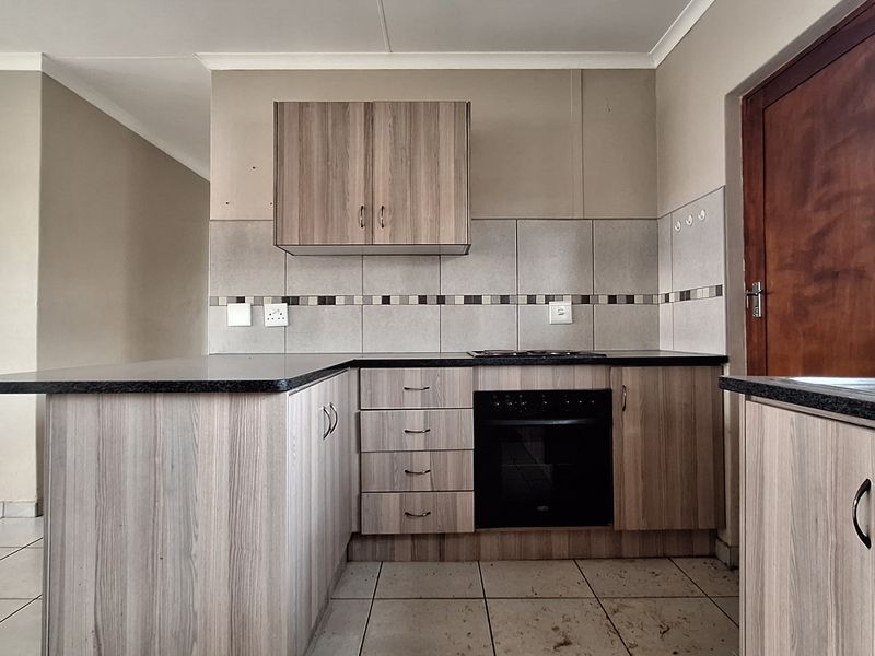 Spacious Family Living with Comfort and Security - Photo 3