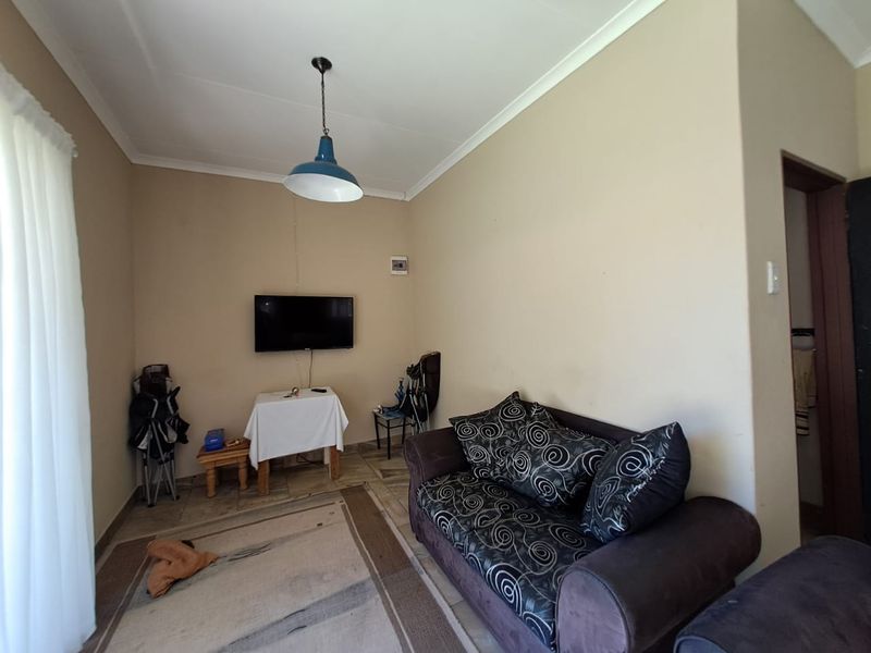 Modern Comfort Meets Spacious Living in Aliwal North - Photo 6