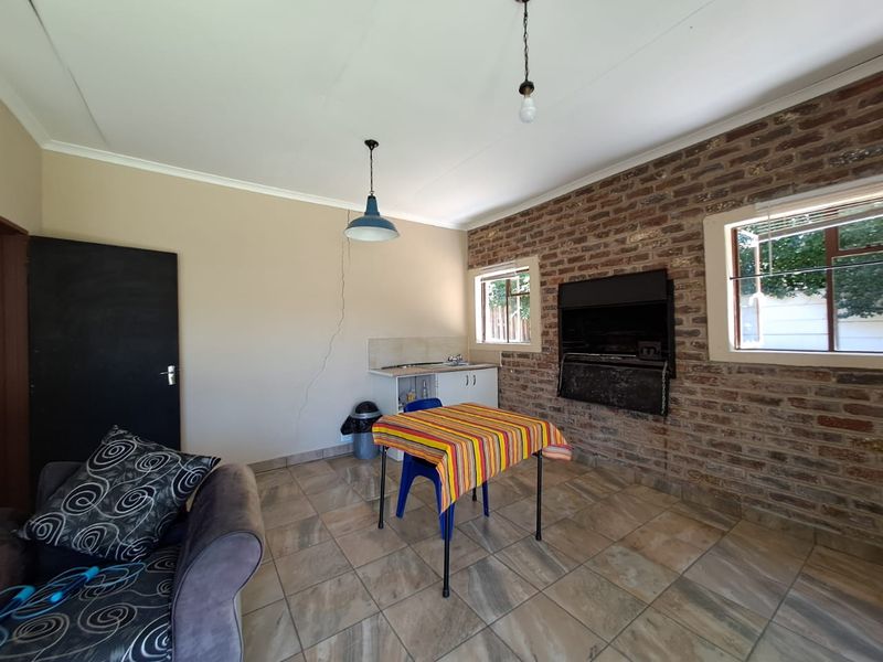 Modern Comfort Meets Spacious Living in Aliwal North - Photo 5