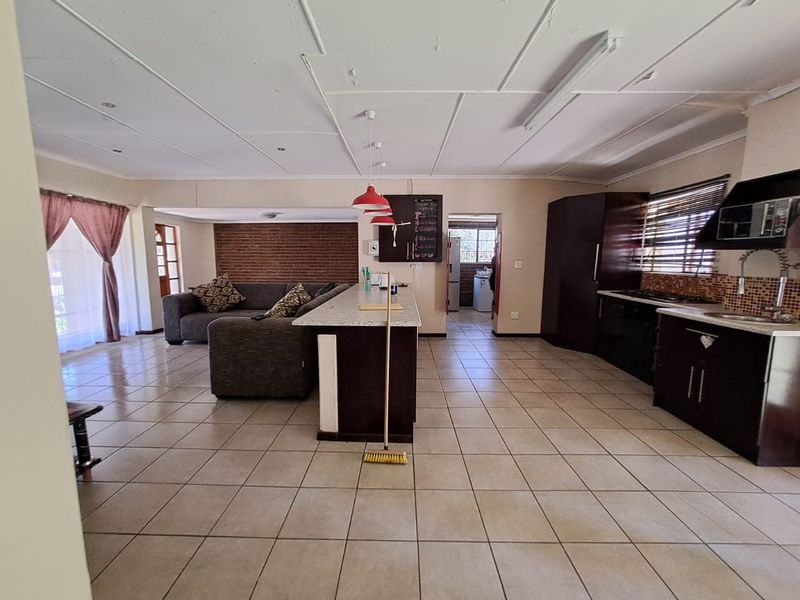 Modern Comfort Meets Spacious Living in Aliwal North - Photo 3