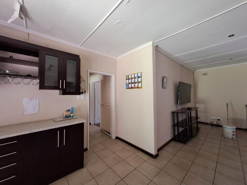 Modern Comfort Meets Spacious Living in Aliwal North - Photo 4