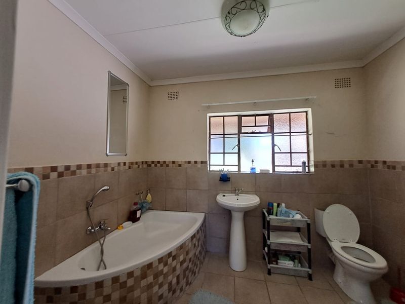 Modern Comfort Meets Spacious Living in Aliwal North - Photo 9
