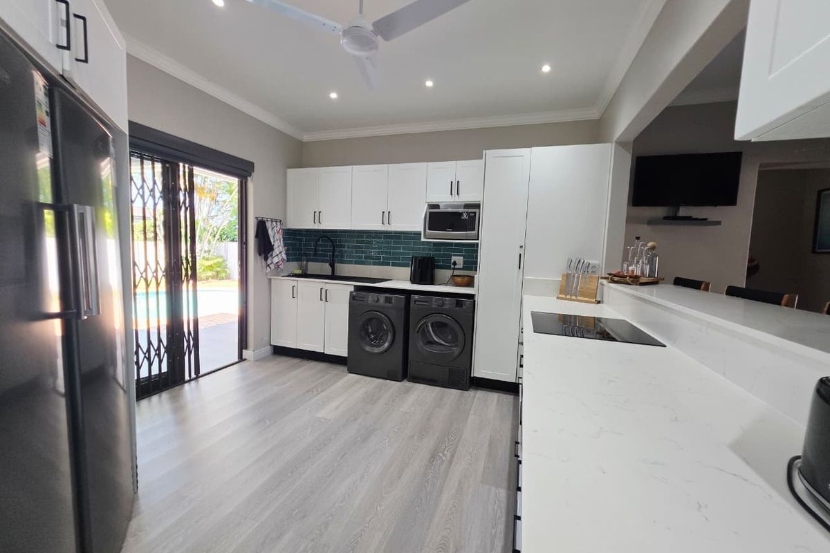 Versatile Income-Generating Property in Sought-After Meer en See - Photo 3