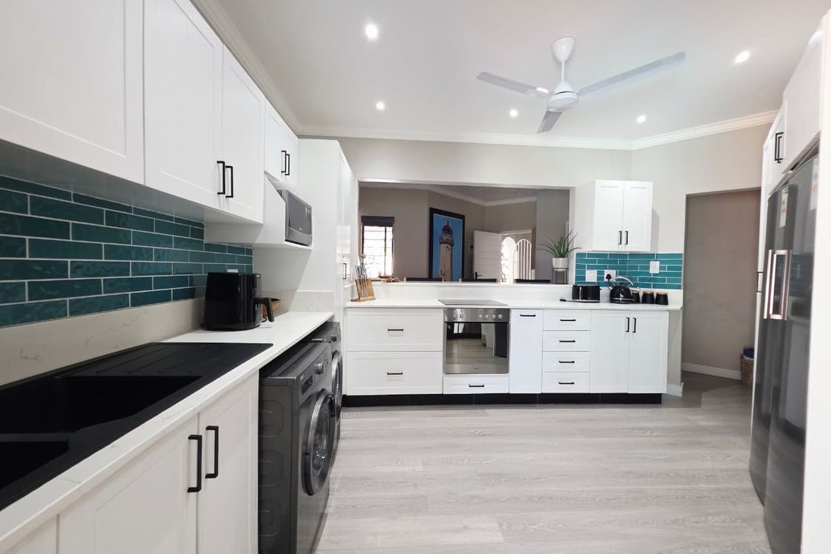 Versatile Income-Generating Property in Sought-After Meer en See - Photo 2