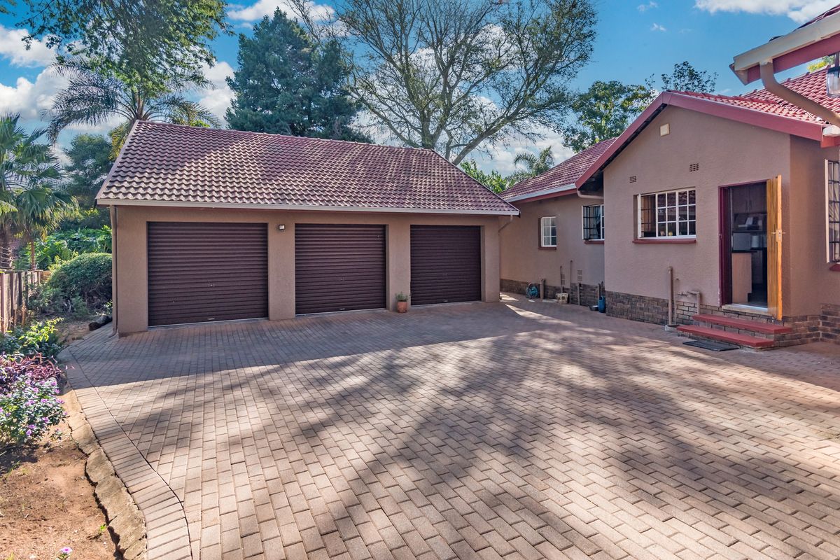 Charming 3-bedroom house for sale in Allen's Nek, Roodepoort—Perfect For Families Seeking Comfort! - Photo 2