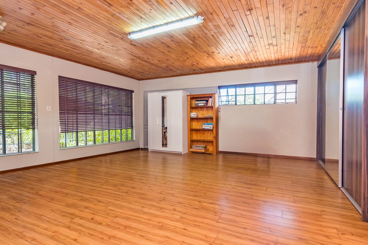 Charming 3-bedroom house for sale in Allen's Nek, Roodepoort—Perfect For Families Seeking Comfort! - Photo 4