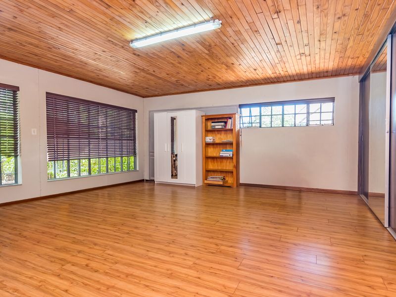 Charming 3-bedroom house for sale in Allen's Nek, Roodepoort—Perfect For Families Seeking Comfort! - Photo 4