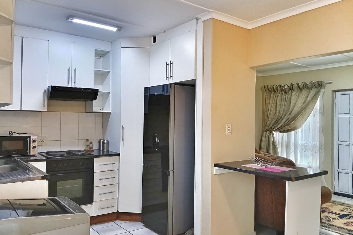 Sophisticated & Secure Corporate Living in Birdswood - Fully Furnished - Photo 3