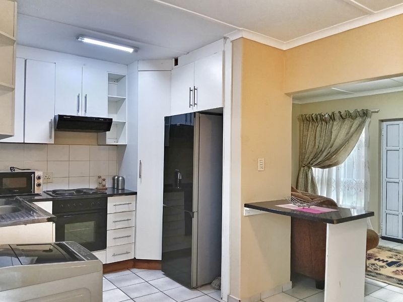 Sophisticated & Secure Corporate Living in Birdswood - Fully Furnished - Photo 3