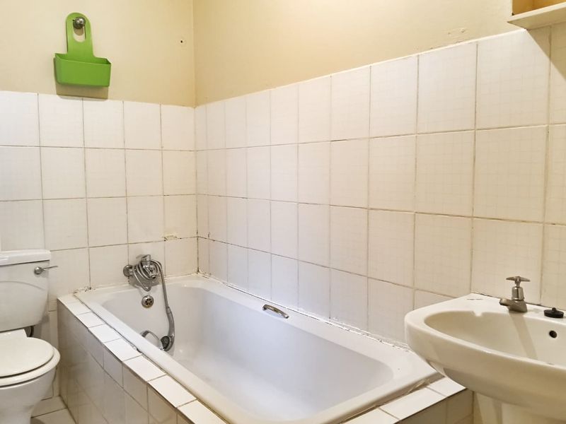 Sophisticated & Secure Corporate Living in Birdswood - Fully Furnished - Photo 9