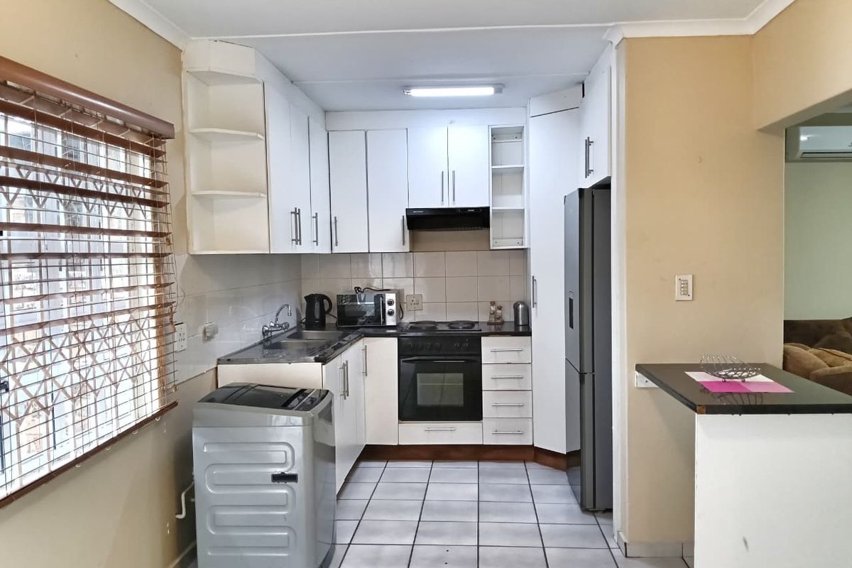 Sophisticated & Secure Corporate Living in Birdswood - Fully Furnished - Photo 2