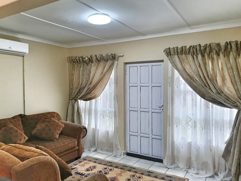 Sophisticated & Secure Corporate Living in Birdswood - Fully Furnished - Photo 4