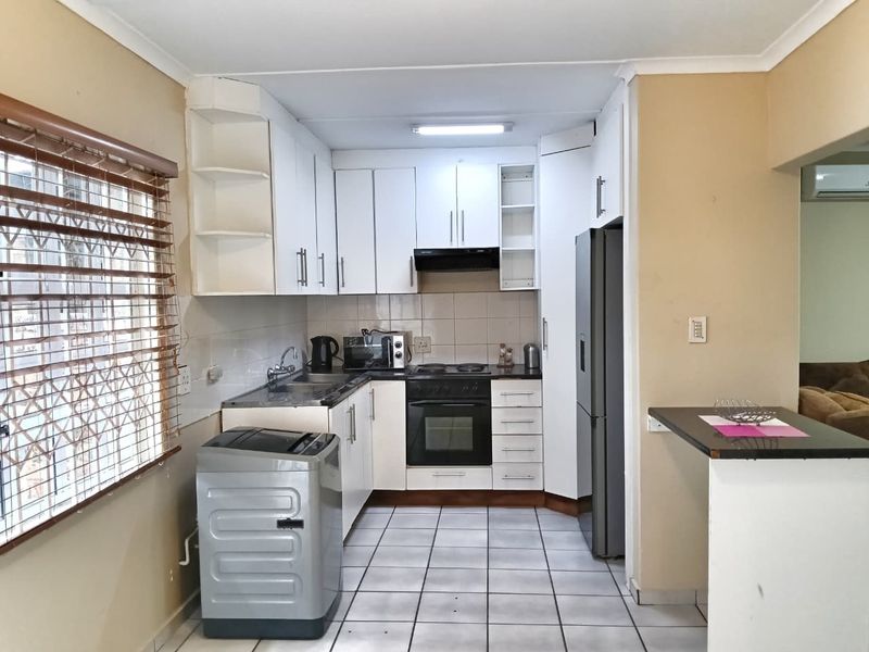 Sophisticated & Secure Corporate Living in Birdswood - Fully Furnished - Photo 2