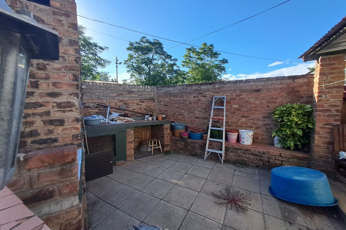 Versatile Multi-Unit Living with Investment Potential - Photo 3